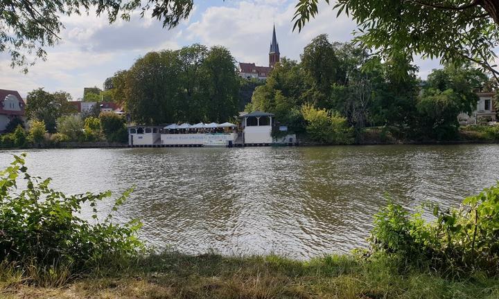 Krug zum Grunen Kranze